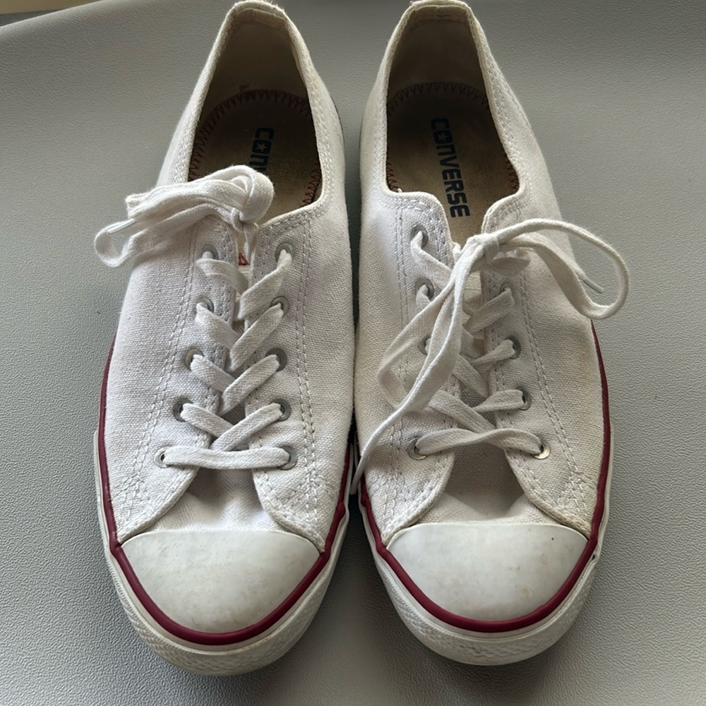 Converse Shoes 7.5
